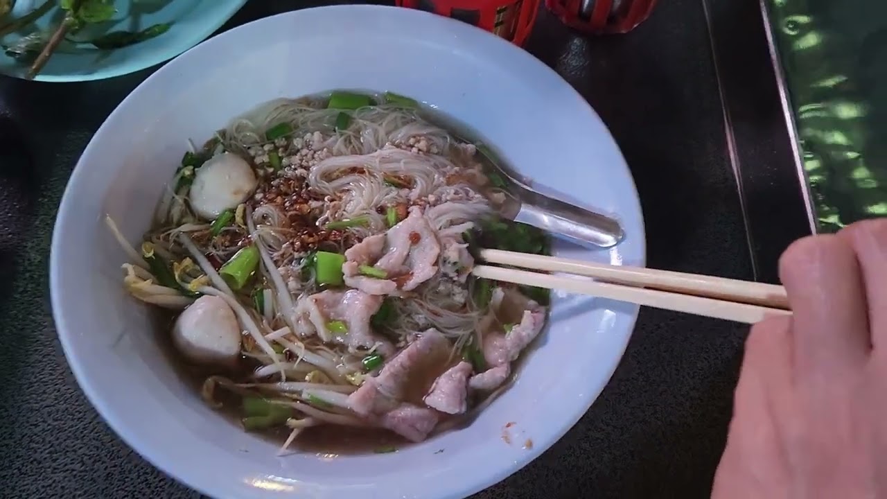 Local thai street food around silom area.. at park silom :)