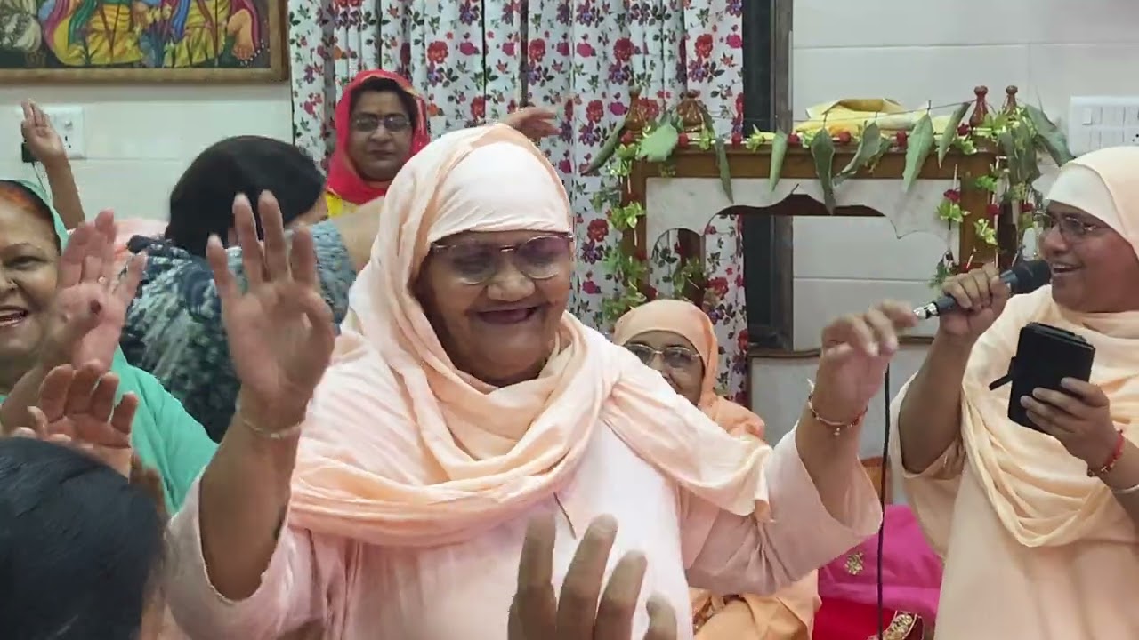 Kinna Sohna Khushiyan Da Din Aa Gaya - Meenu Bai Ji #nangli #nanglisahib #nanglibhajan #bhajan