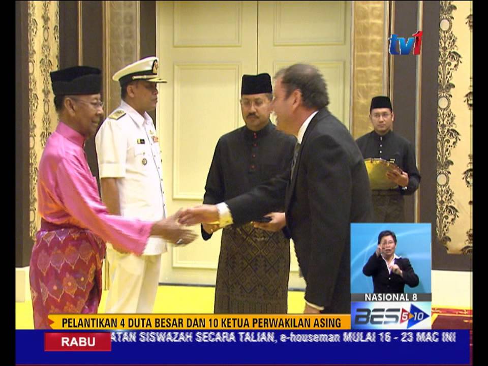 AGONG BERI WATIKAH KEPADA 4 KETUA PERWAKILAN MALAYSIA YANG BAHARU [18 Mac 2015]