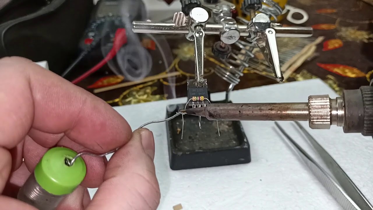 DIY Очень простая схема плавного включения и выключения! Четыре детали!