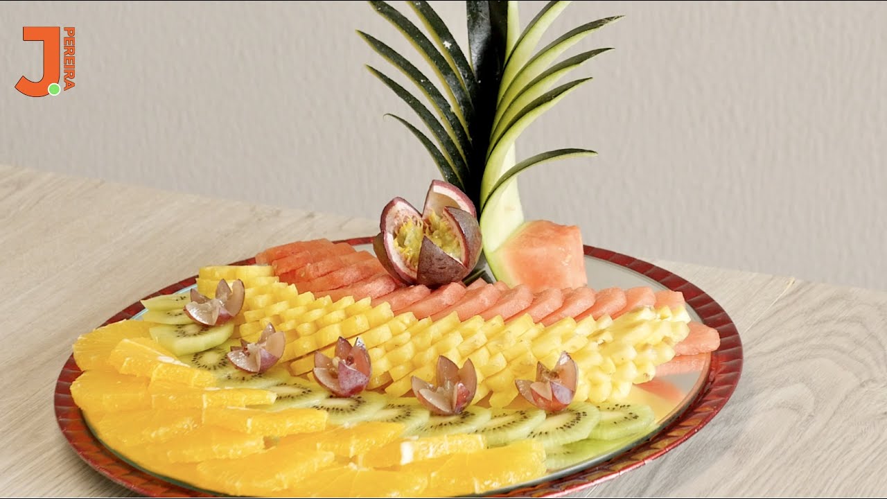 Easy Fruit Center for Christmas | Fruit Art | Edible Party Ideas