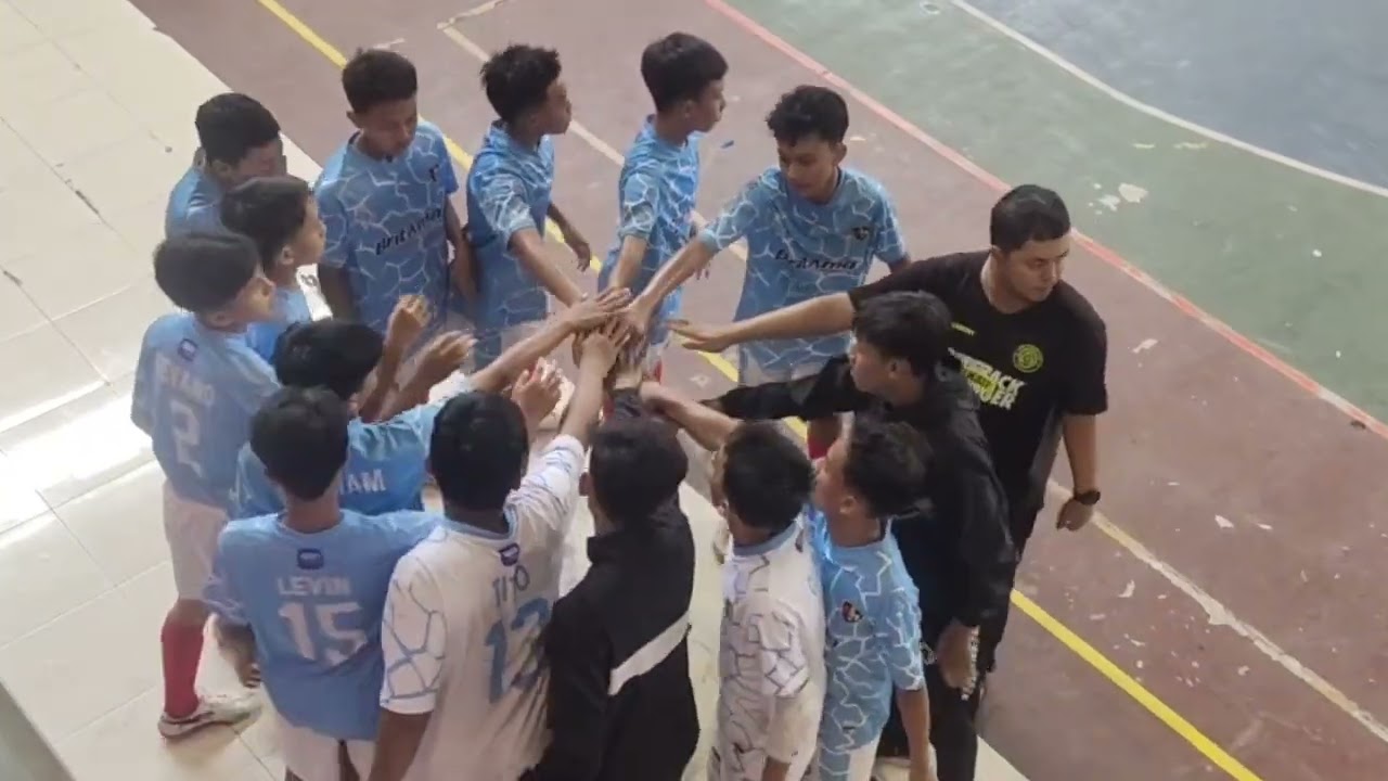 Pertandingan Futsal Antara MTs N 1 Trenggalek lawan SMPN 1 Karangrejo Tulungagung