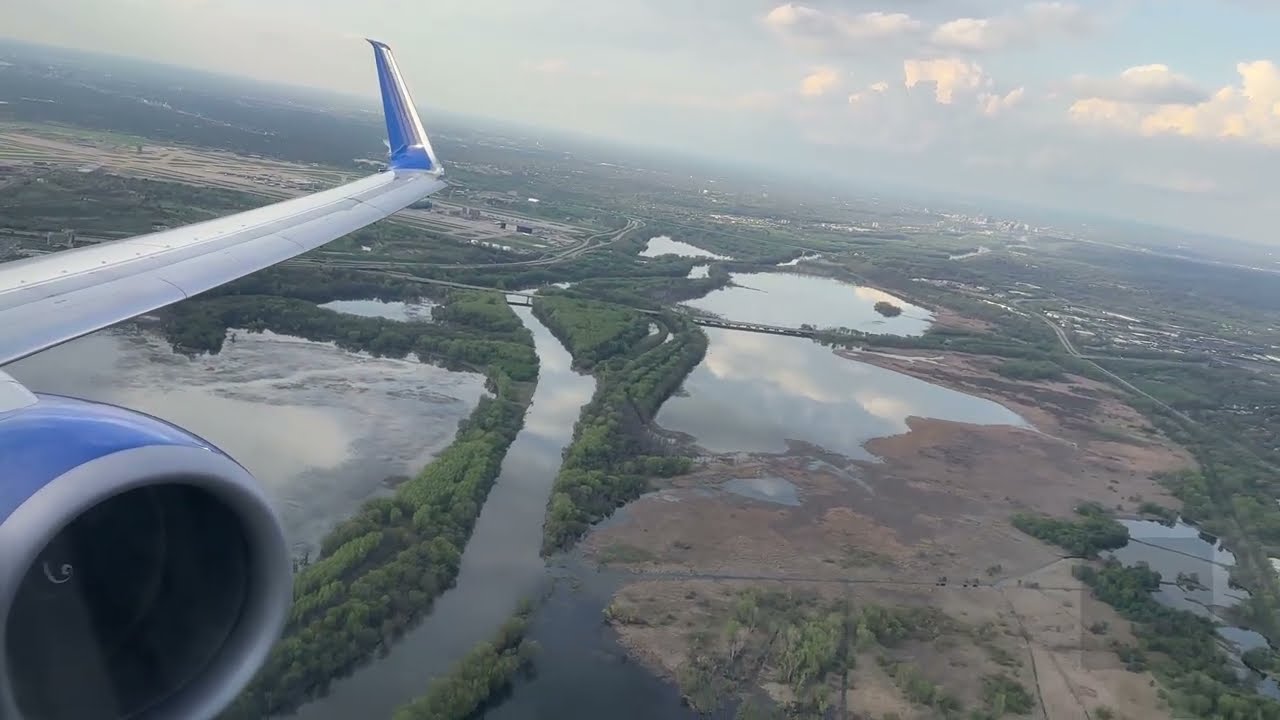 United Boeing 737-900ER Takeoff from the Twin Cities