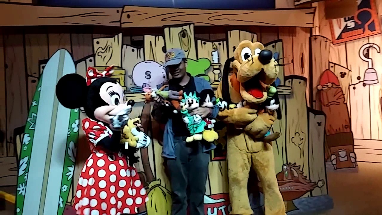 Visa Meet and Greet: Minnie and Pluto (3)