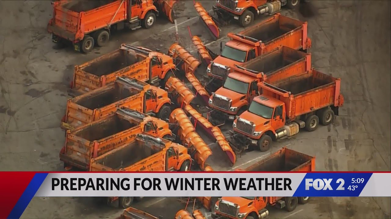 Crews prepare ahead of anticipated weekend snow storm