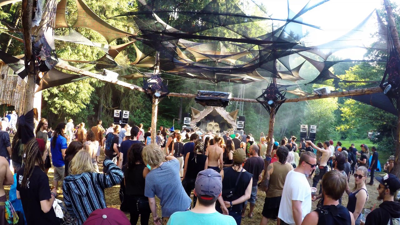 Masters of Puppets Festival 2017 - Loose Connection live act 4K