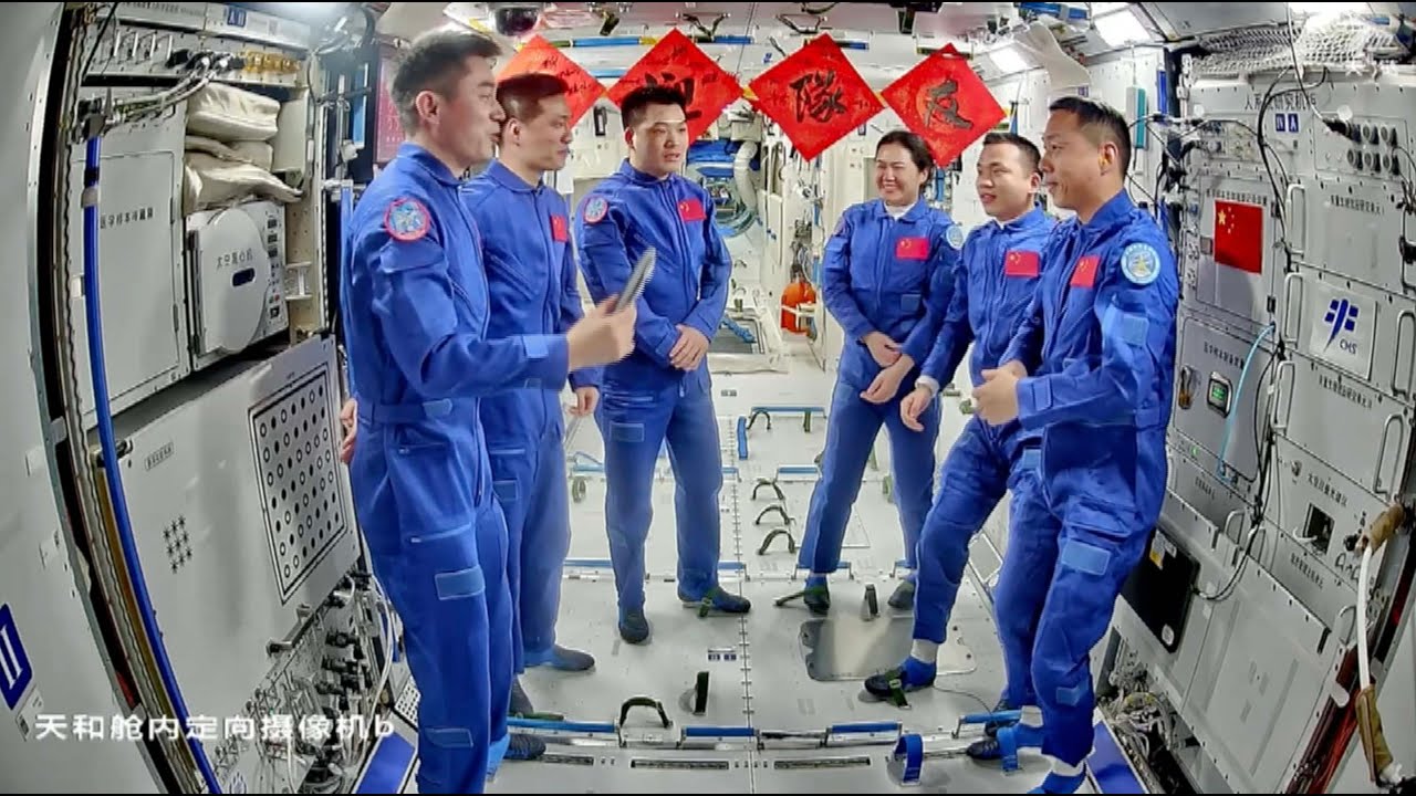 Shenzhou-19 crew meets with Shenzhou-18 taikonaut trio