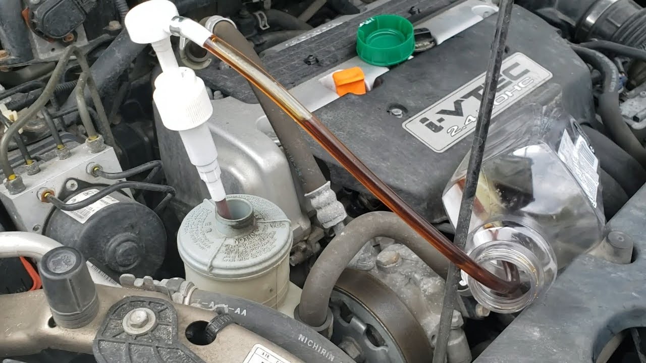 HONDA CR-V 2006, замена масла гидроусилителя руля / Honda CR-V power steering fluid change