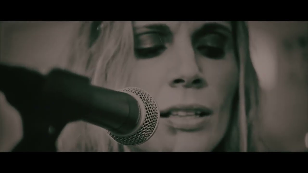 Silvia & Fishes on Friday - Before You Lost (Intimate Live Session)