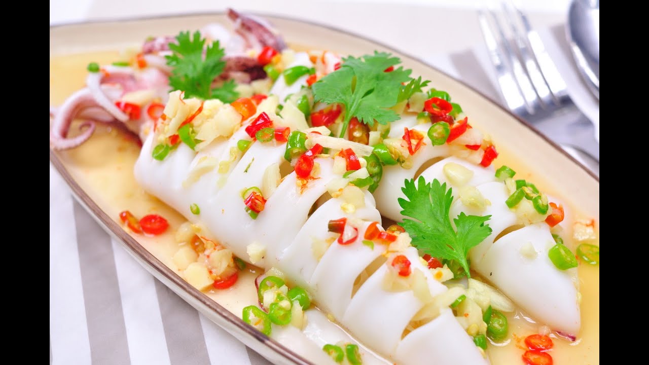 Steam Squid with Spicy Chili and Lemon Sauce - Pla Muk Nung Manow ปลาหมึกนึ่งมะนาว [4K]