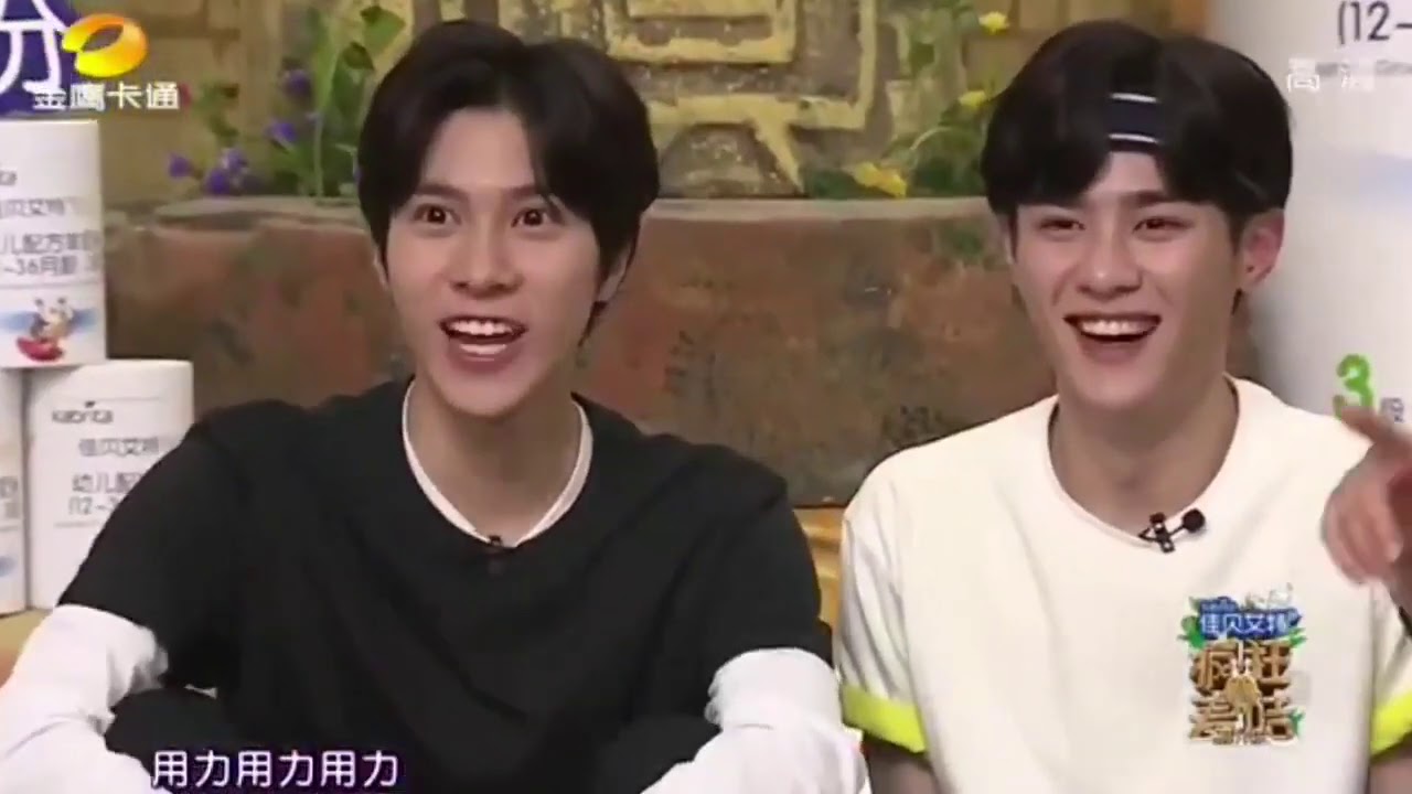 wayv flexing their flexibility