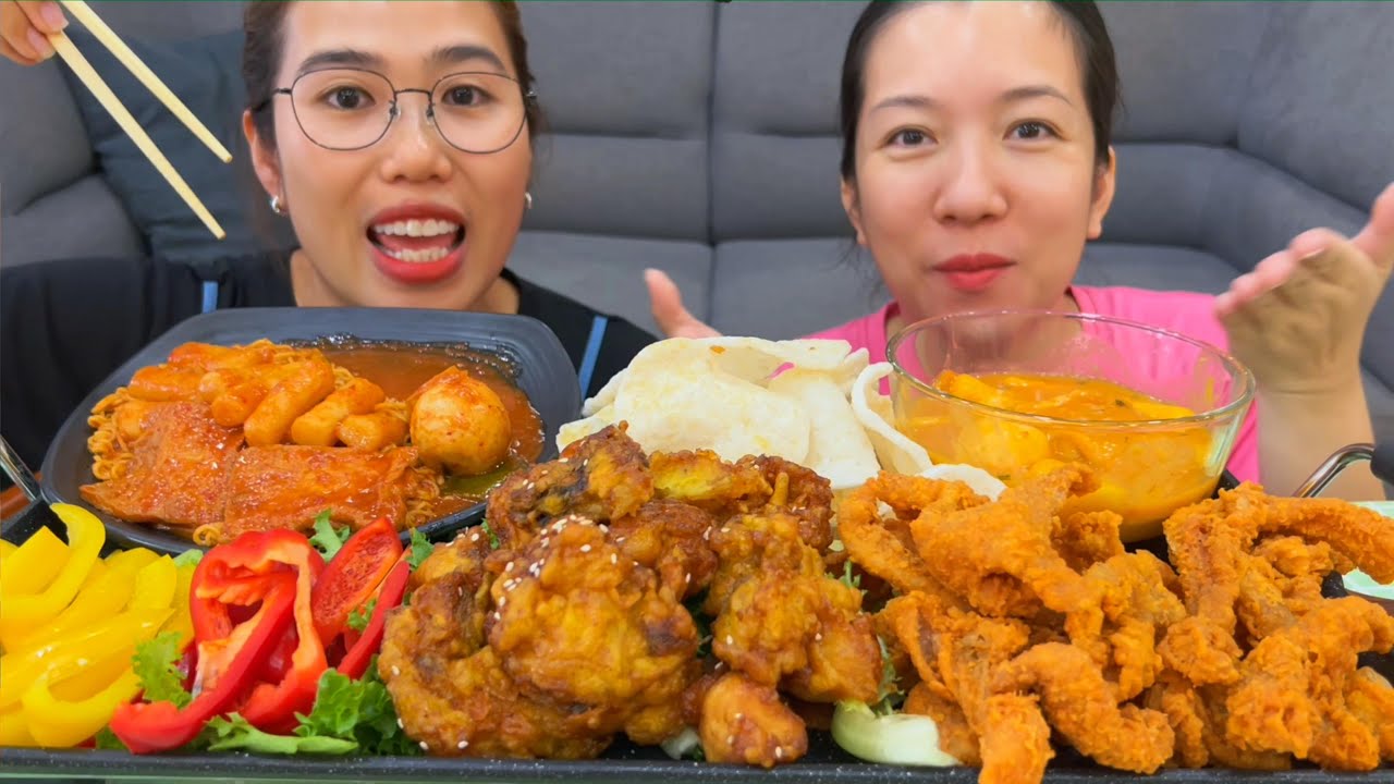 Ăn Da Gà Rán Giòn Rụm kèm Mì Cay Hàn Quốc và Tokbokky chả cá và Trứng luộc và Gà chiên xào - Mukbang