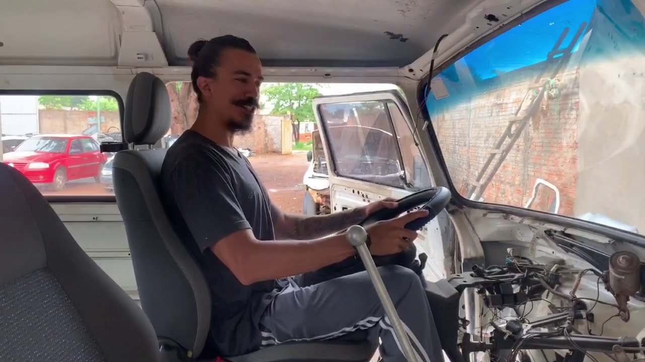 Trocamos os BANCOS da frente da KOMBI.
