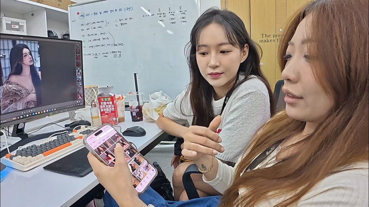 베트남 직원 보름이랑 같이 일하길 잘했네요... 이 모델이랑 친구야?