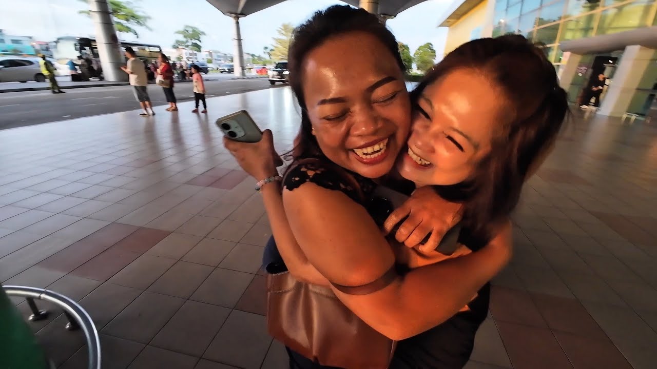 SUPRISE SESEORANG BARU SAMPAI DARI JOHOR DI AIRPORT MIRI // MAKAN MALAM BERSAMA MUMMY RICH FAMILY// 