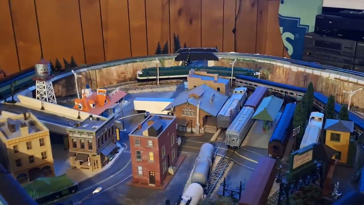 Running HO Southern Crescent Limited Passenger Trains on my Libraryville layout