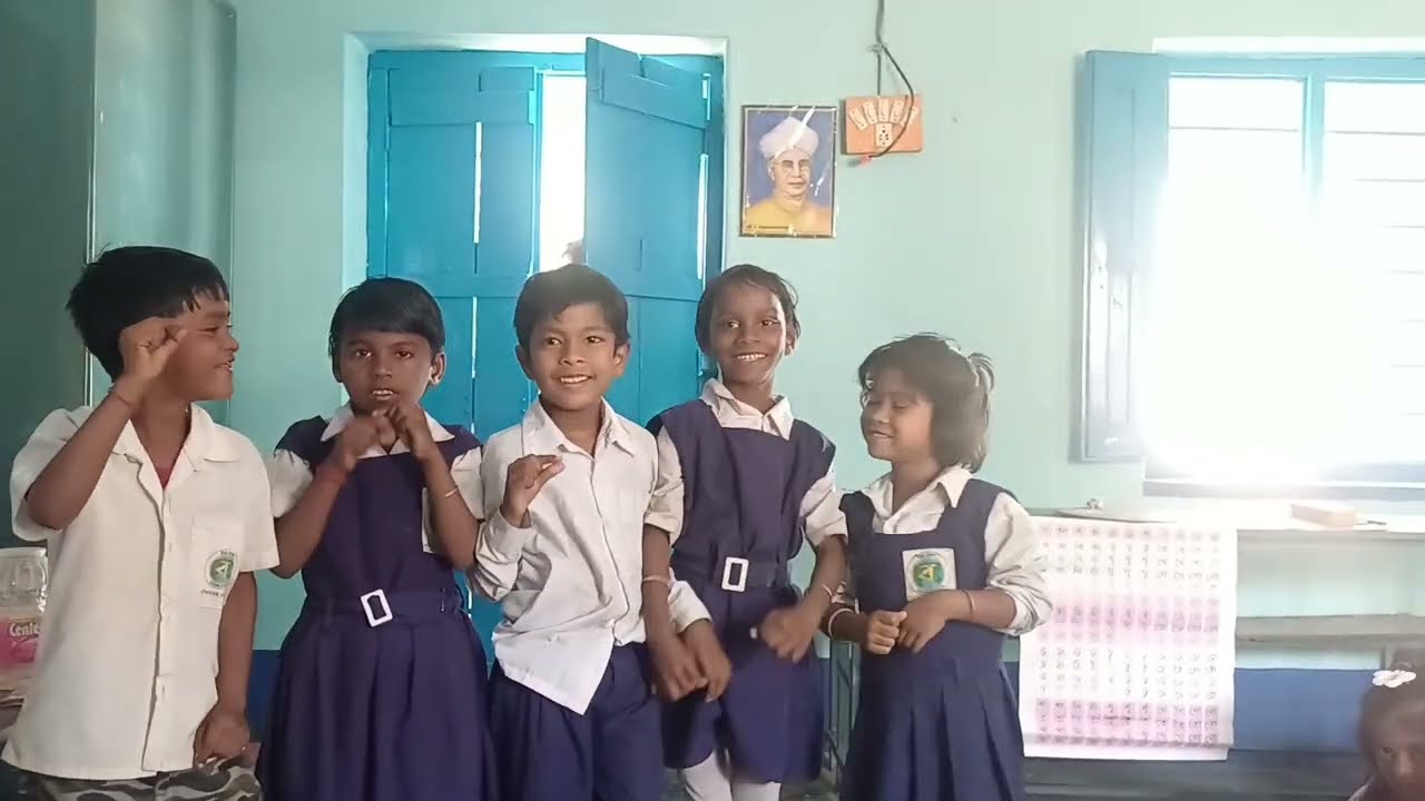 যত হেঁটে চলে সে তত বেটে হয় সে || মুনিরাম মুন্সি || প্রথম শ্রেণির আমার বই || মজার ছড়া #আনন্দদায়ক 