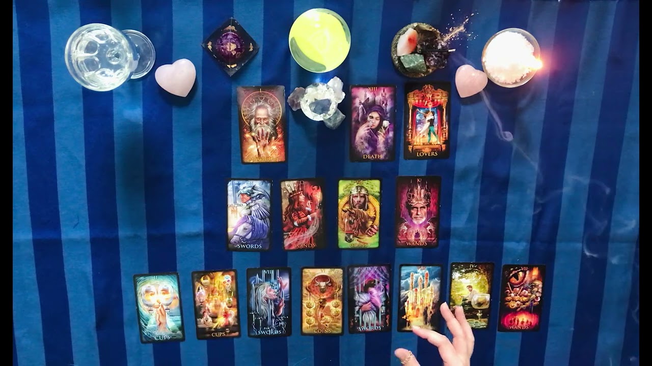 ♏️ ESCORPIÃO | Espia você o tempo todo,  “já sente” que você é a alma gêmea dele(a) vai aproximar-se