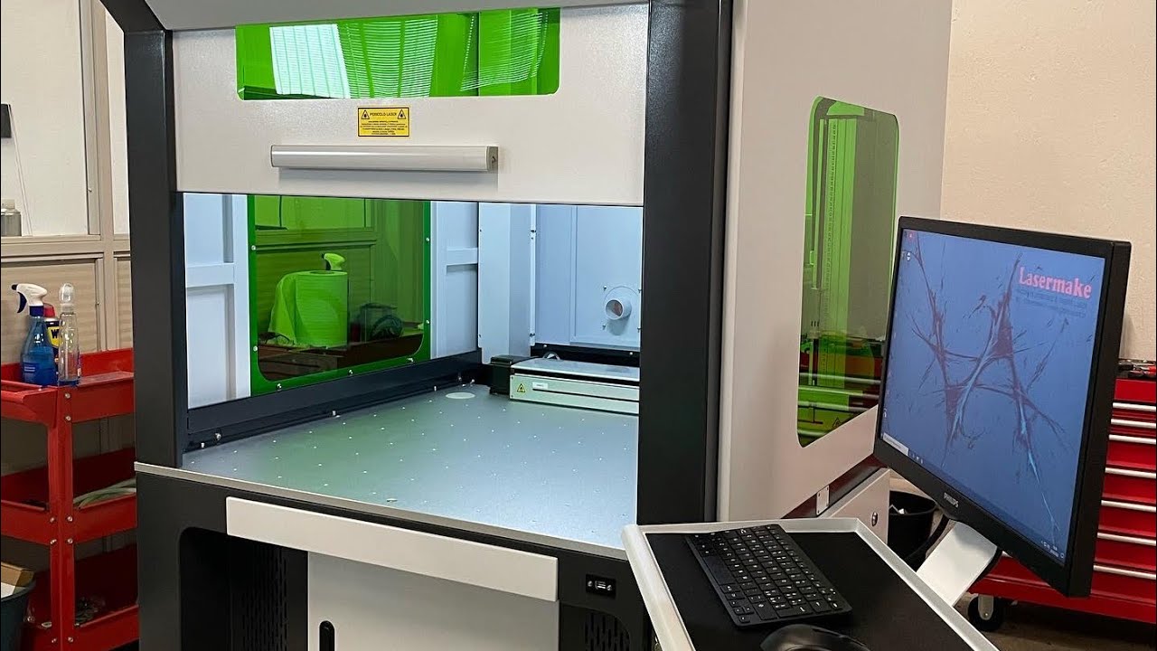 Marcatore laser fibra area di lavoro 800 x 800 mm. Grande produttività! - Lasermake