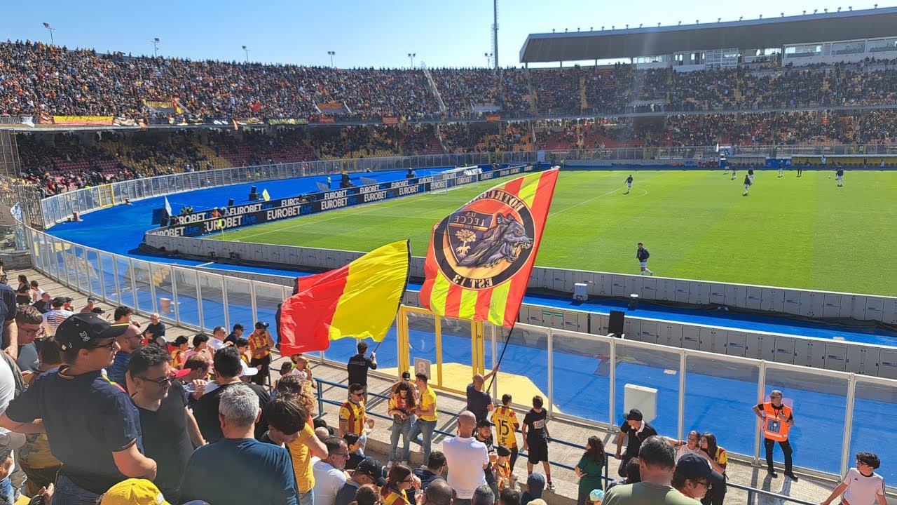 IL SALUTO DEI TIFOSI DEL LECCE A SAMUEL UMTITI - 27/04/2024