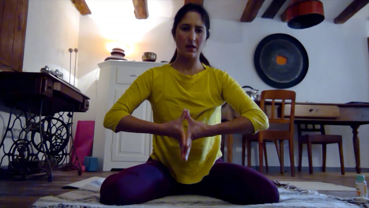 Mini pratica Mani: yoga per le dita