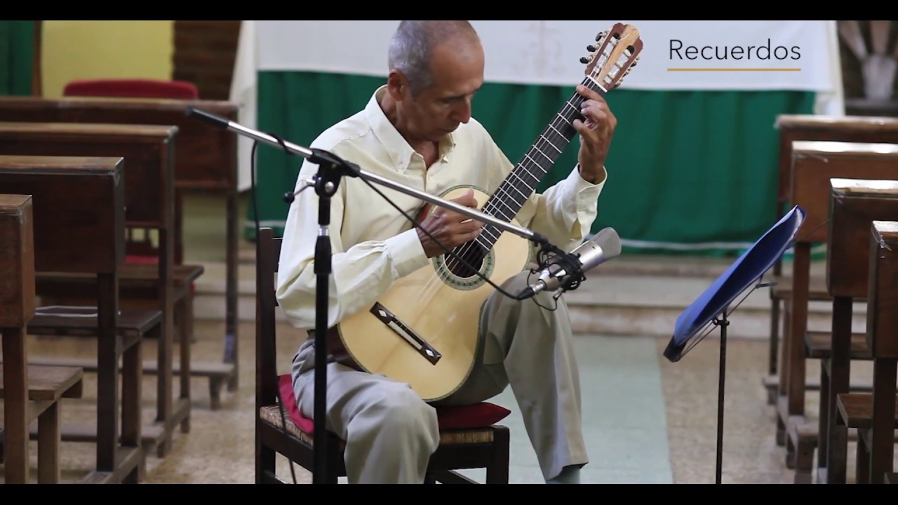 Recuerdos de Ernesto Bouvier playing a Paul Aguilera FE18 model guitar