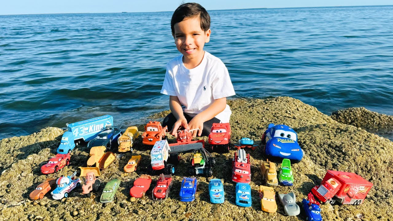 PLAYING WITH DISNEY PIXAR CARS, LIGHTNING MCQUEEN, TOW MATER, DISNEY CARS TOYS, TOY CARS, CARS MOVIE