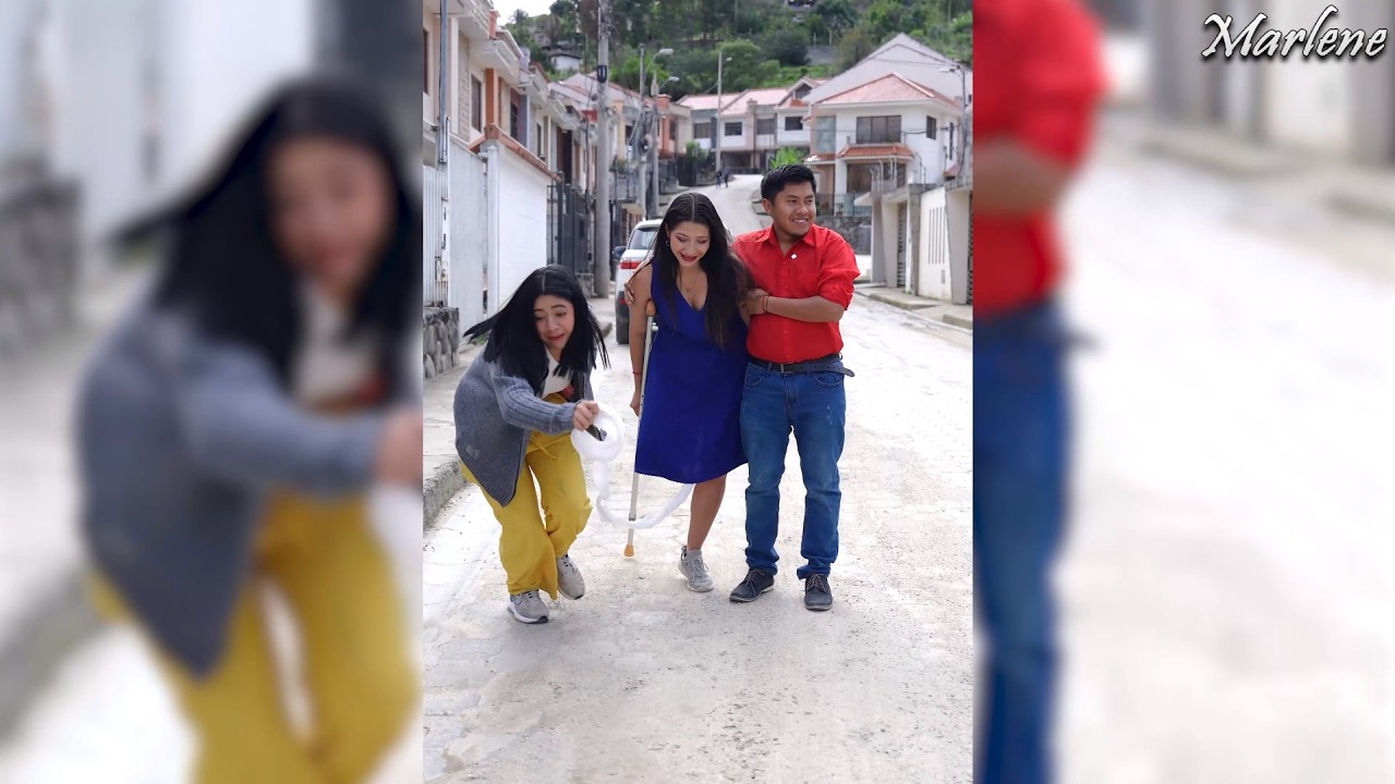 Envølvía su pierna para que su esposo p¡ense que no puede cαminar, pero le duró poco su chiste