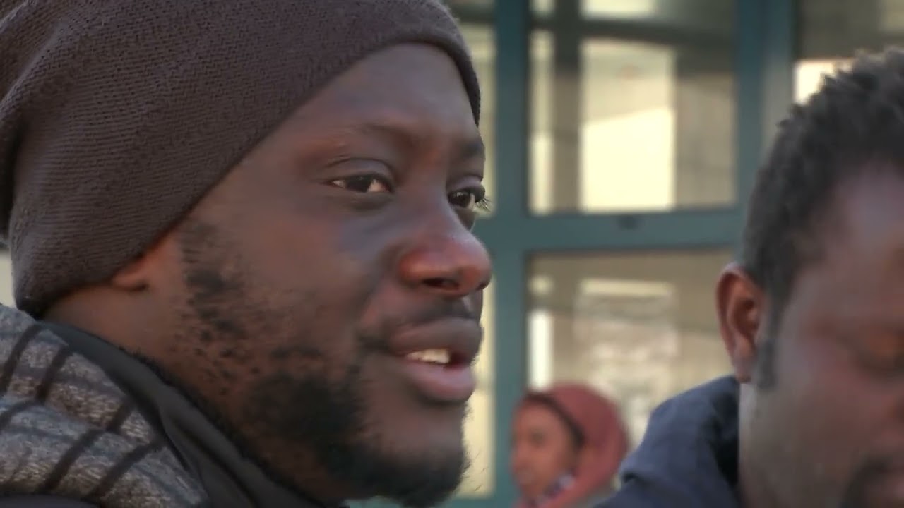 Ukrainian refugees to UK turned back at Calais over paperwork | 5 News