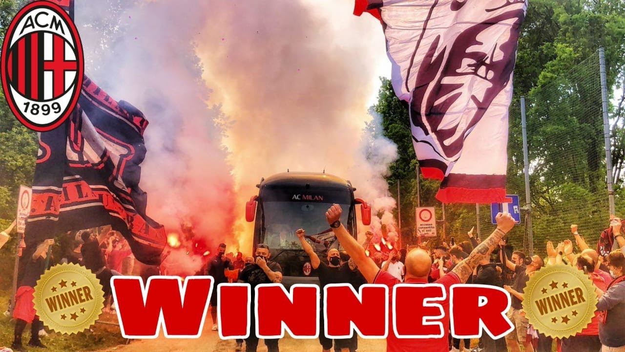 Celebrating a team victory || AC Milan vs Juventus (10.05.2021)