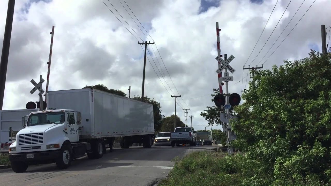 Bahnübergang//Railroad-Crossing 