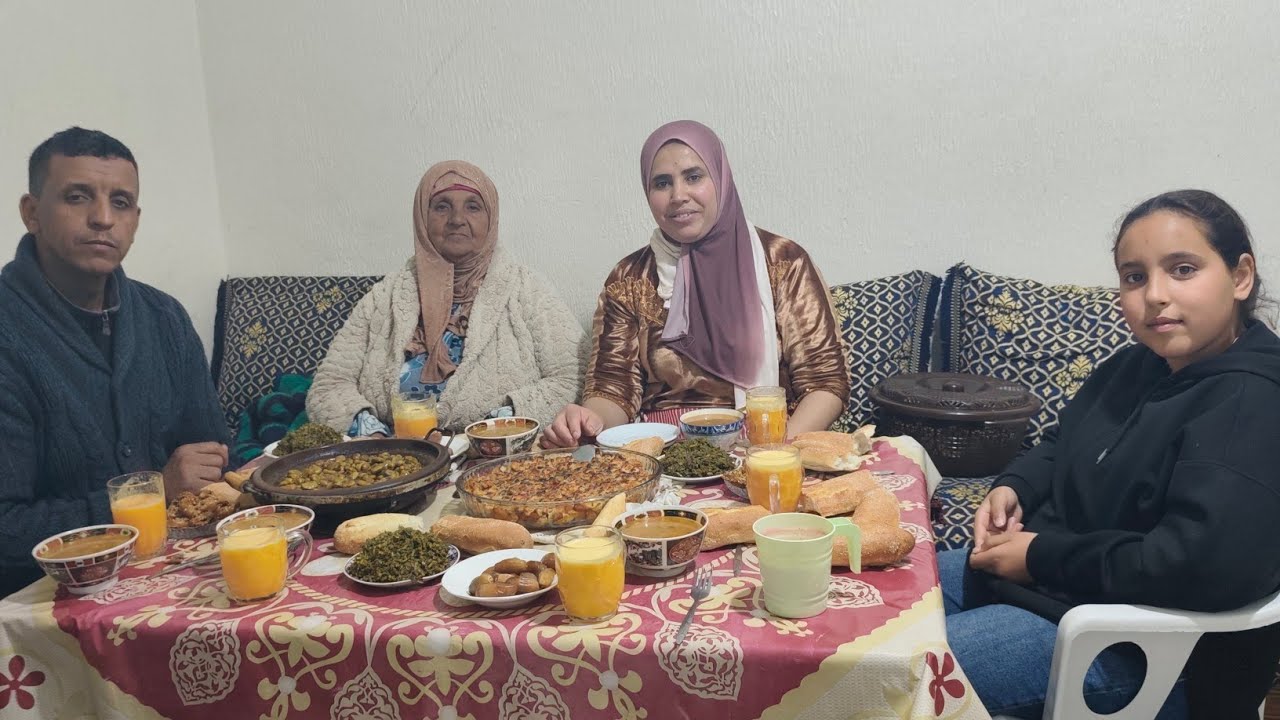 بقات معايا عݣوزتي مرحبا بيها🥰هاد شي لي وجدت لفطوري🤗 الحمد لله ربي كبير مكينساش العبد ديالو🤲