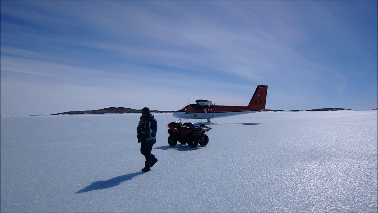 LANDING A LIGHT AIRCRAFT ON SEA ICE - Mawson Station Antarctica (Kenn Borek Air DHC-6)