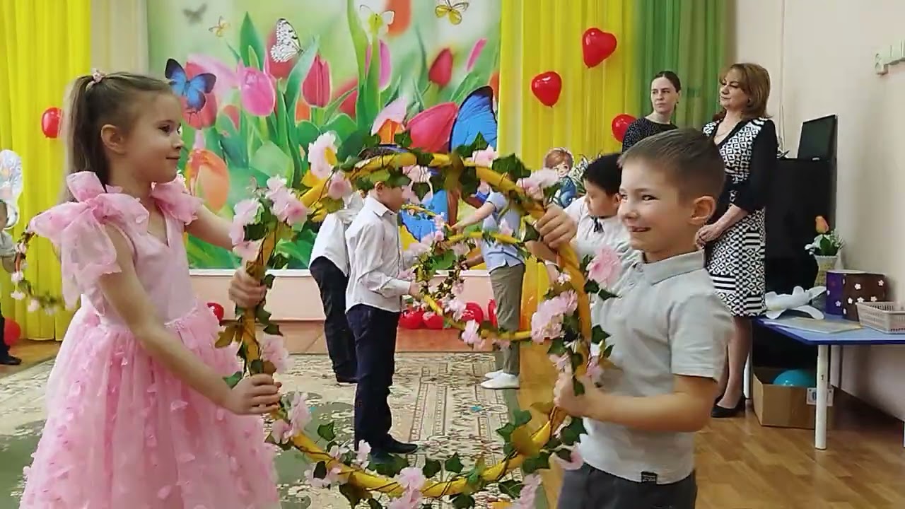 Весенний утренник. Выход 