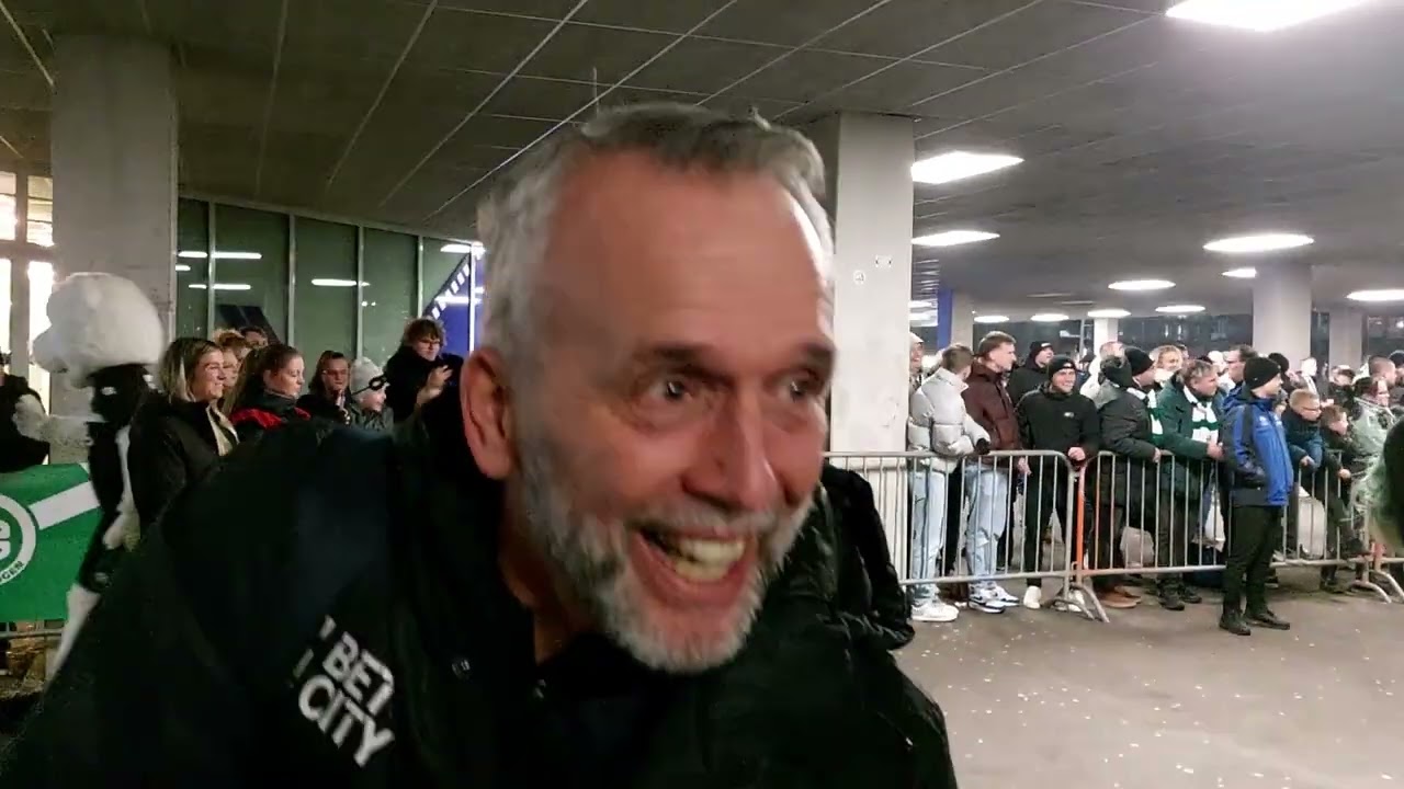 #grofor Aankomst spelersbus Fortuna Sittard