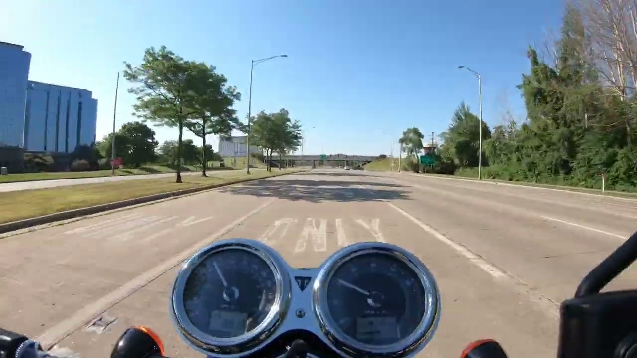 Triumph Bonneville T120 vs. Speedmaster Comparison | What kind of ride does each offer