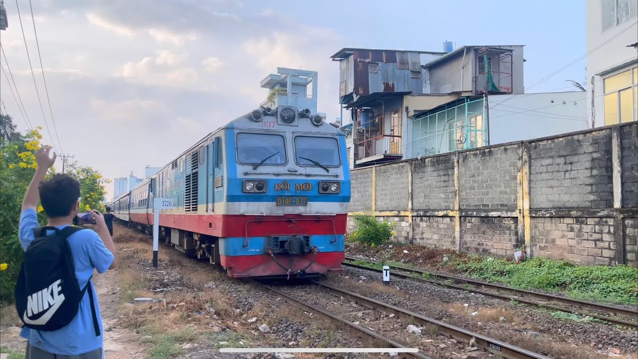 Sáng sớm tại địa phận ga Sài Gòn và những chuyến tàu hỏa hoạt động trong 2 ngày 18-19/4/2025