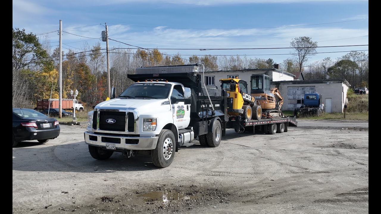 FORD F750 SUPER DUTY HAULING HEAVY