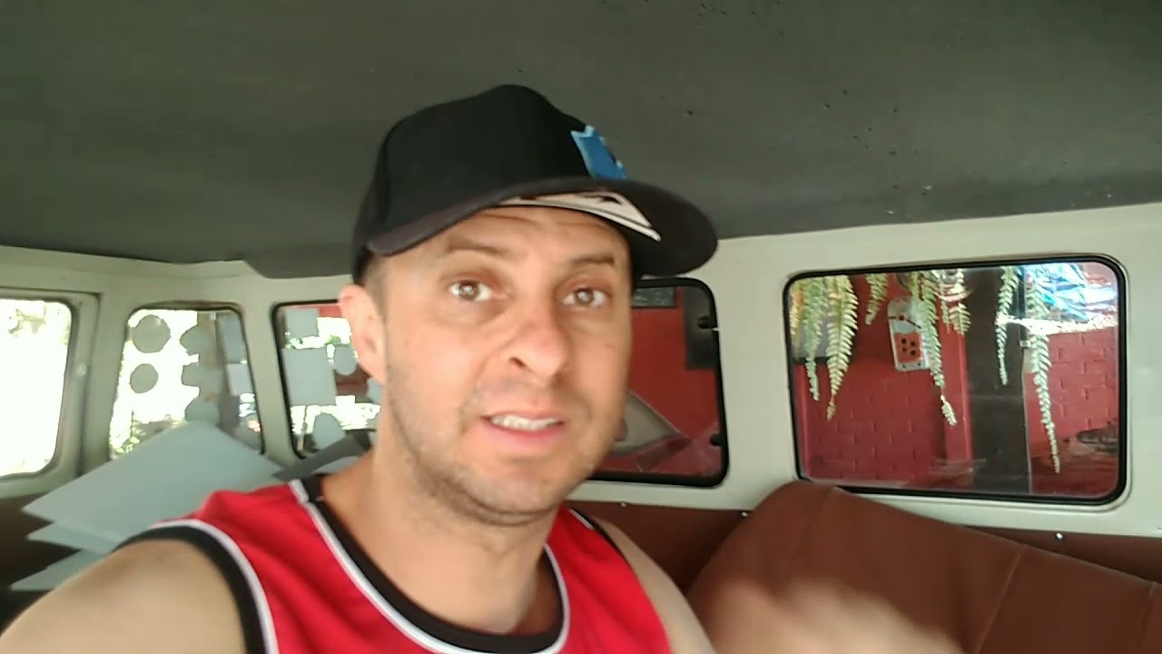Forração do teto da Kombi e os bancos do Alfred.