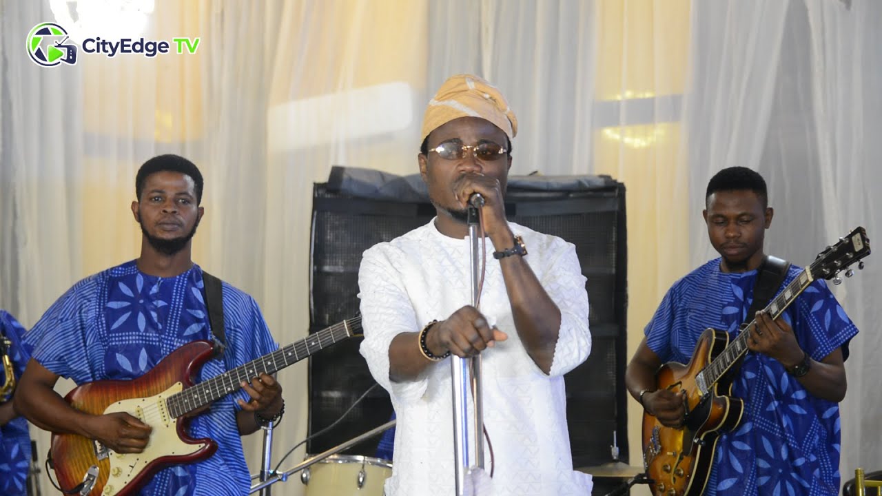 BOYE BEST LIVE ON STAGE AT LATE MRS BEATRICE IJADUADE OMOLE BURIAL CEREMONY