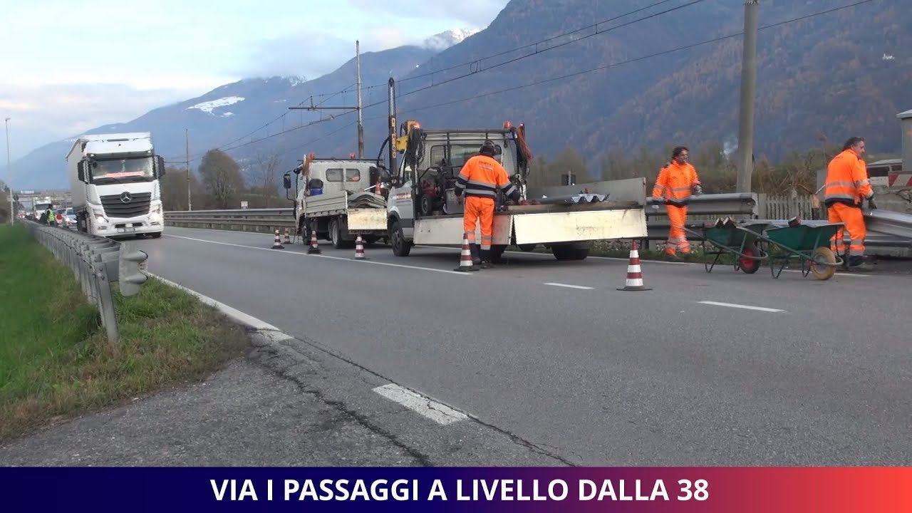 Via i passaggi a livello dalla 38
