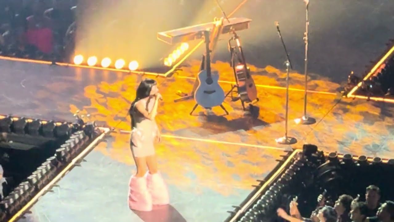 Katy Perry ~ 15 16 Box & This Moment snippets ~ 07-21-2025 live at Climate Pledge Arena, Seattle, WA