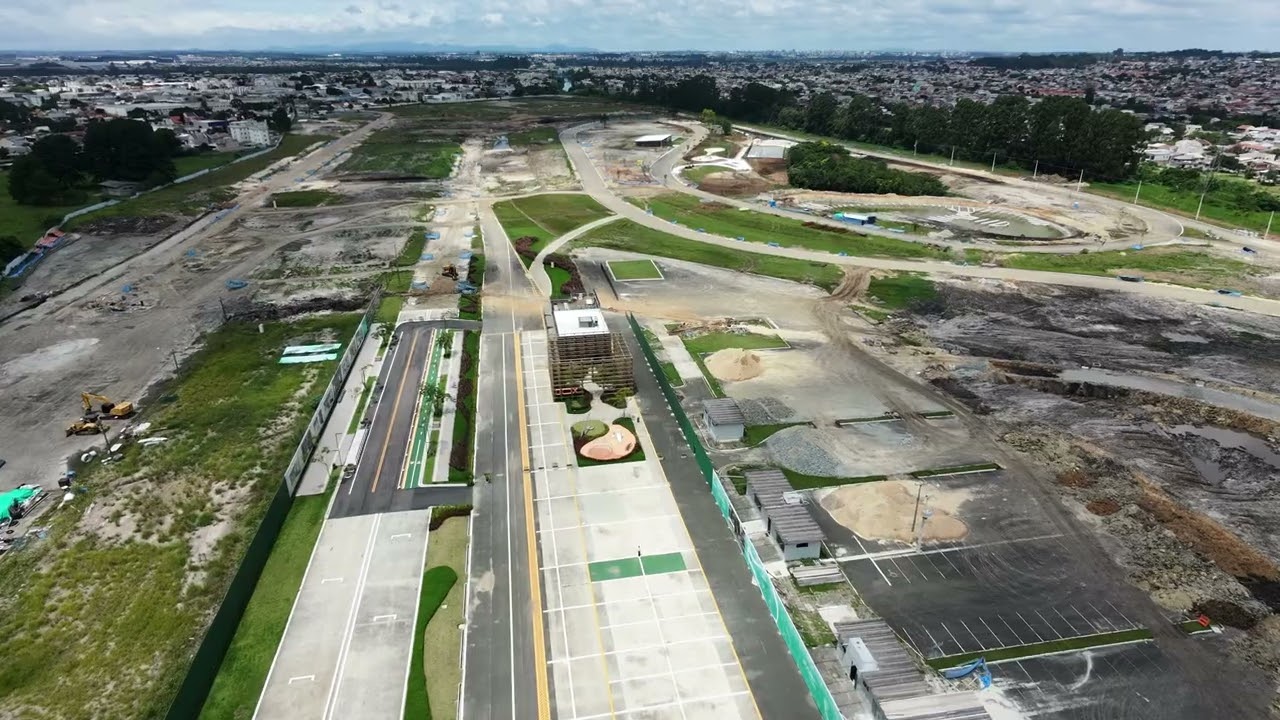 Sobrevoando o Autódromo Internacional de Curitiba ou o que restou dele.