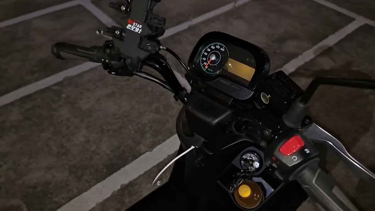 外送神車，三陽機車 sym 4mica 150 abs 消光黑 今天剛滿一千公里 帶它出來晃晃～！🤣