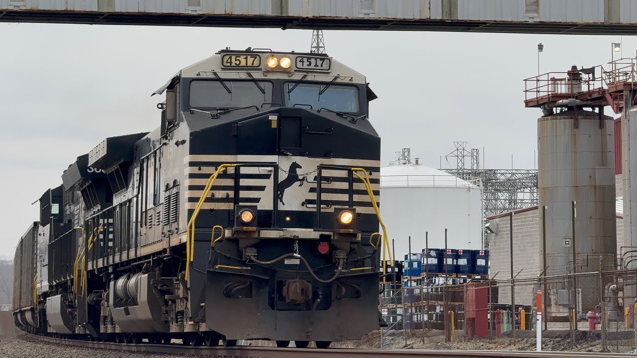 NS 4517 leads NS 596 through colfax!