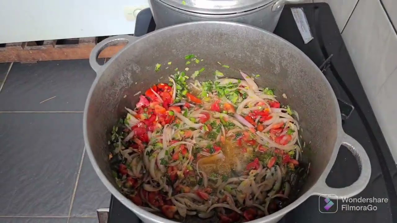 #cuisineafricaine #cuisine #pourtoi #cameroon ndomba de chèvre au plantain mur à la vapeur
