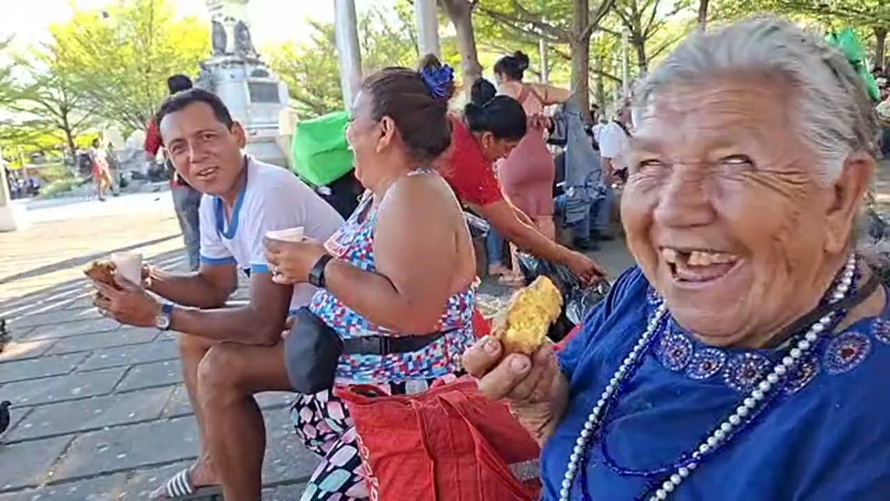 RUTH JOEL Y MAMÁ COCÓ PLAZALIBERTAD