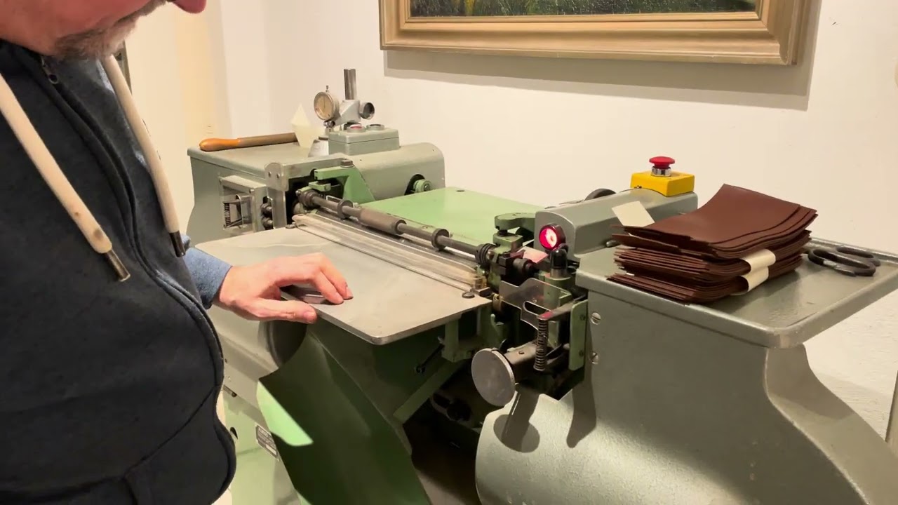 Leder dünn machen - Leder spalten auf der Lederspaltmaschine Albeko 83K