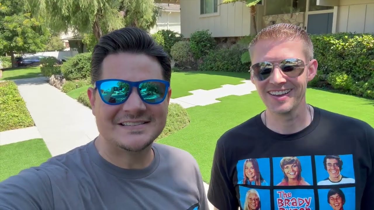 Two Best Friends Tour The Brady Bunch House