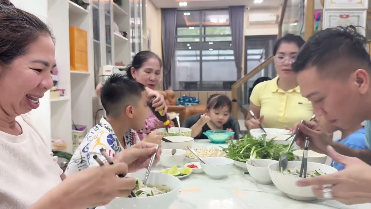 Trở Lại Căn Bếp Với Nồi Phở Gà Siêu Ngon - Hana Nay Cùng Ngồi Ăn Cùng Gia Đình
